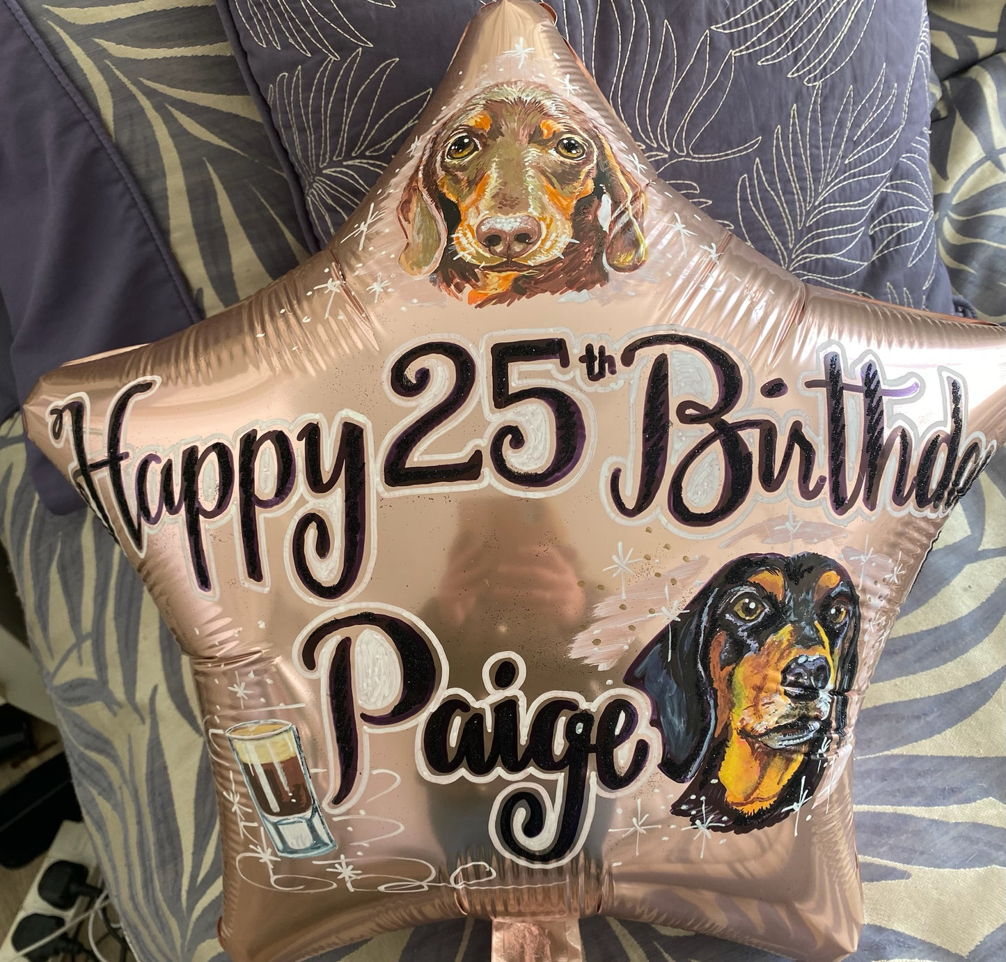 Mansfield Balloon Lady - Balloon Artistry. Hand drawn bespoke glitter and paint Balloons.
