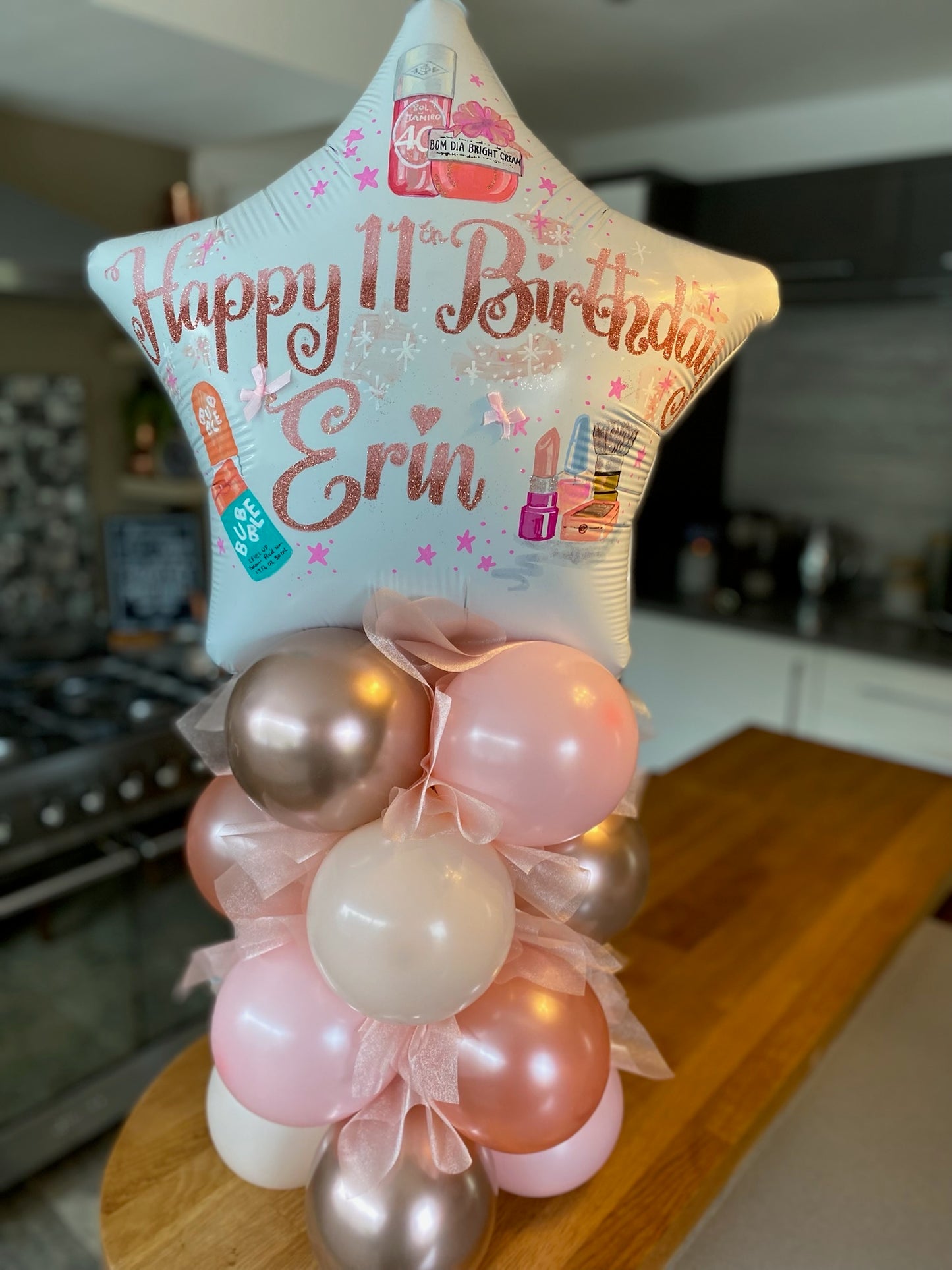 Mansfield Balloon Lady - Balloon Artistry.  Hand drawn bespoke glitter and paint Balloons.