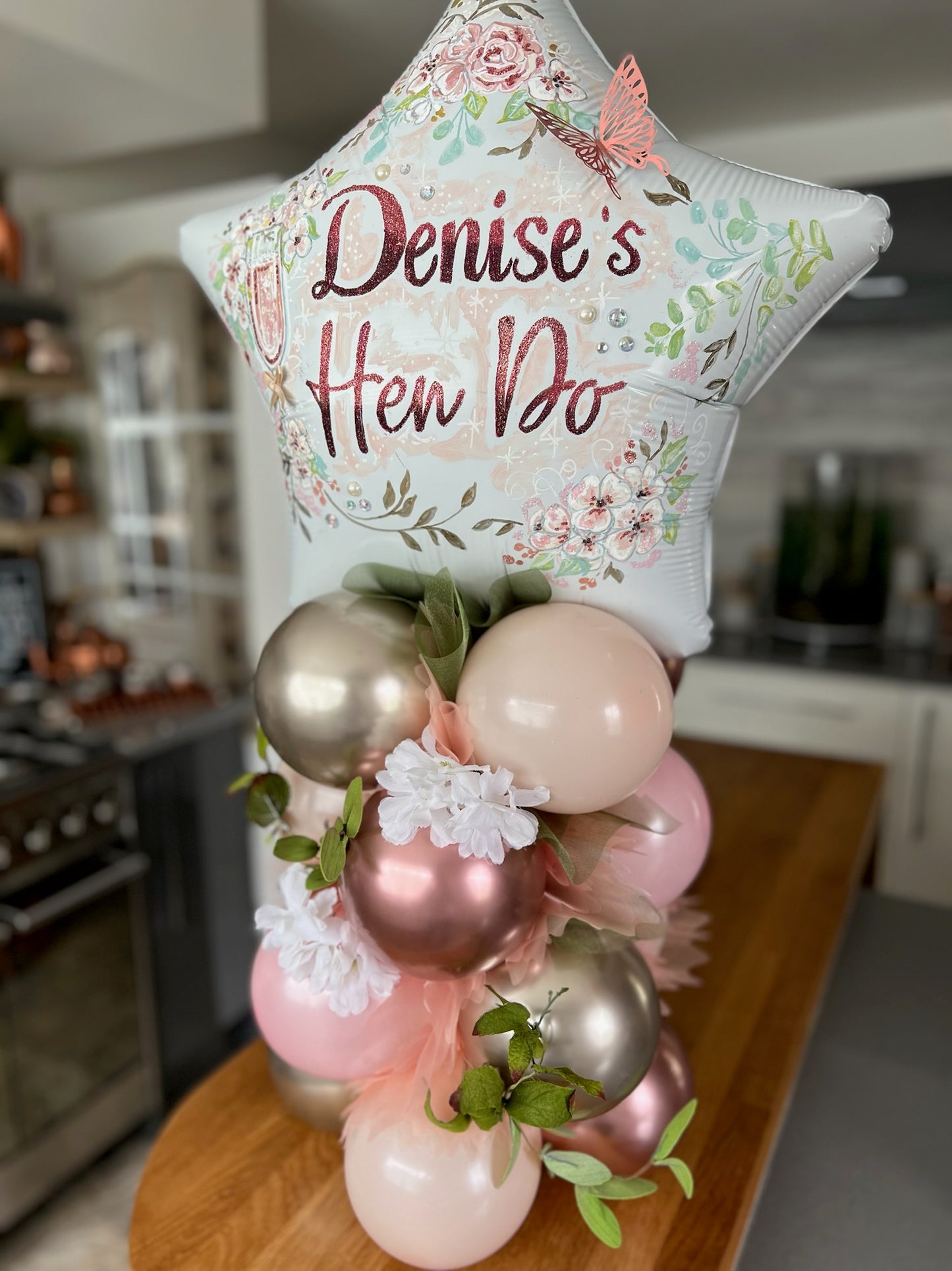 Mansfield Balloon Lady - Balloon Artistry.  Hand drawn bespoke glitter and paint Balloons.