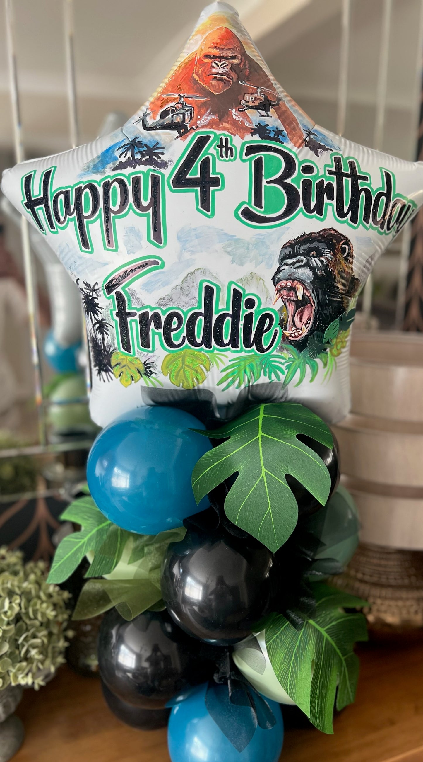 Mansfield Balloon Lady - Balloon Artistry.  Hand drawn bespoke glitter and paint Balloons.