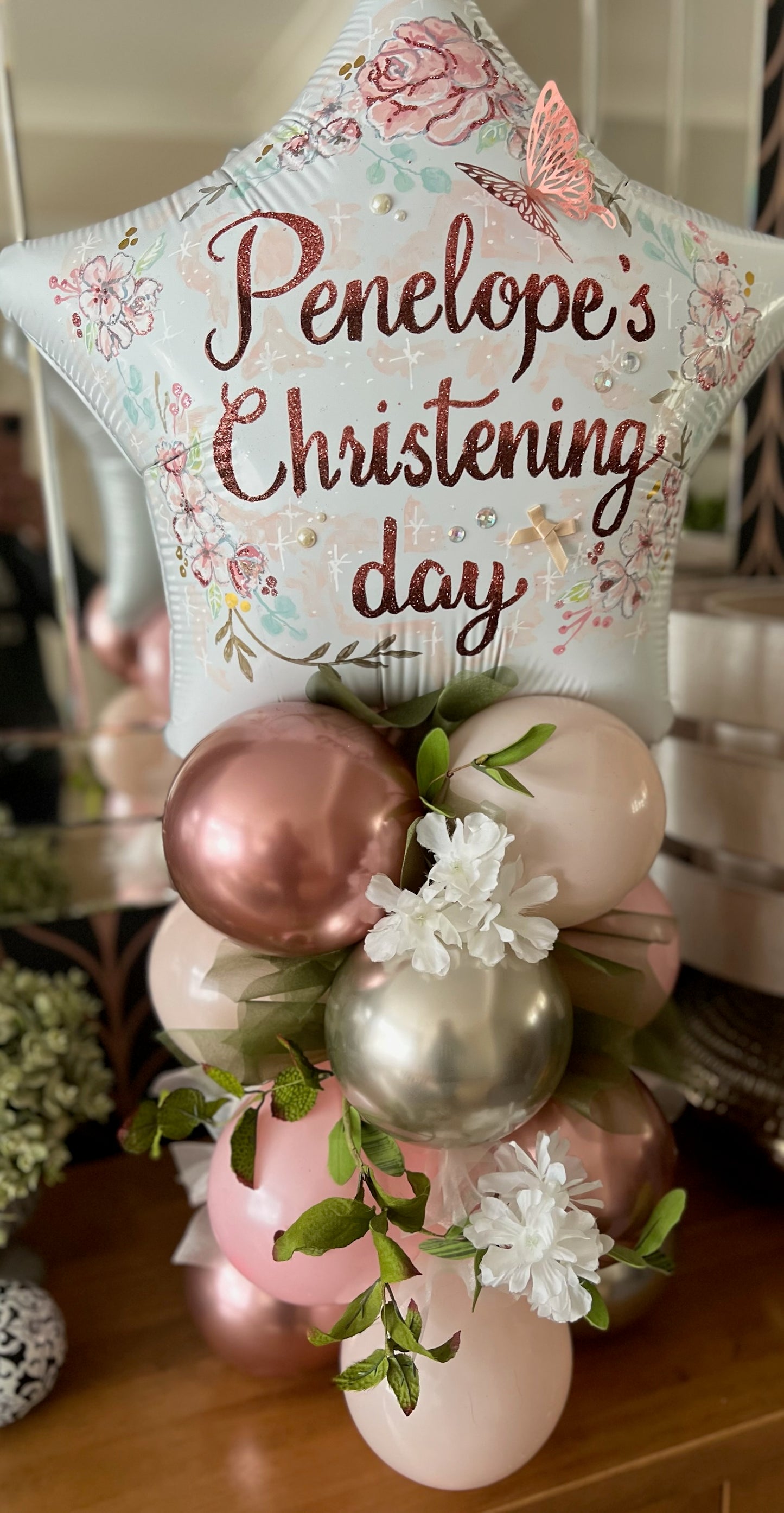 Mansfield Balloon Lady - Balloon Artistry.  Hand drawn bespoke glitter and paint Balloons.