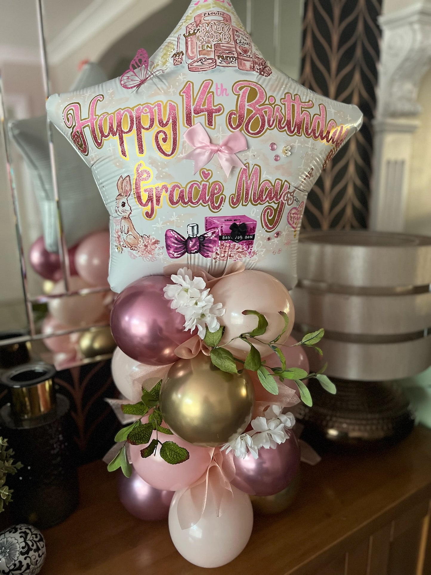 Mansfield Balloon Lady - Balloon Artistry.  Hand drawn bespoke glitter and paint Balloons.