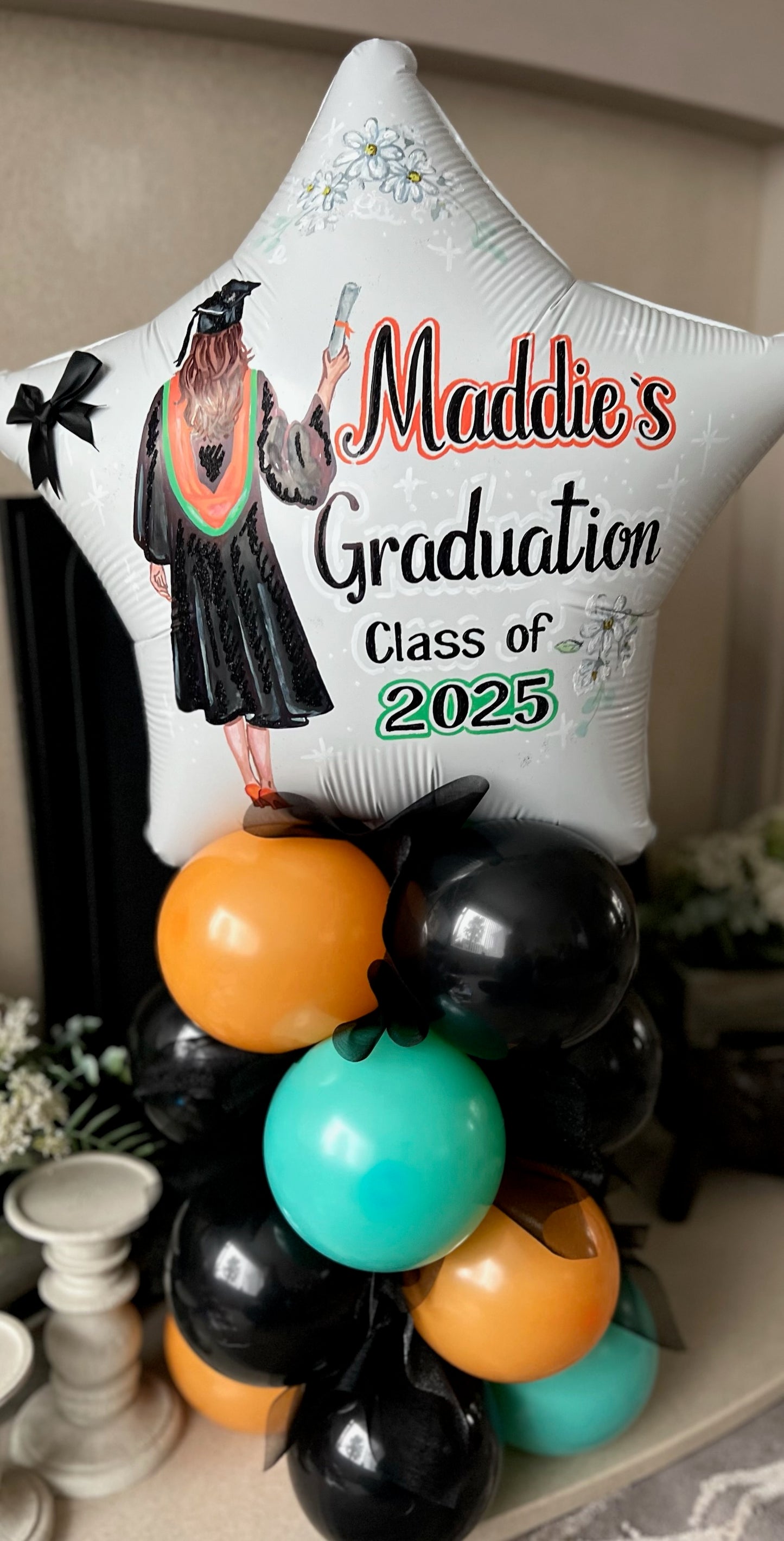 Mansfield Balloon Lady - Balloon Artistry.  Hand drawn bespoke glitter and paint Balloons.